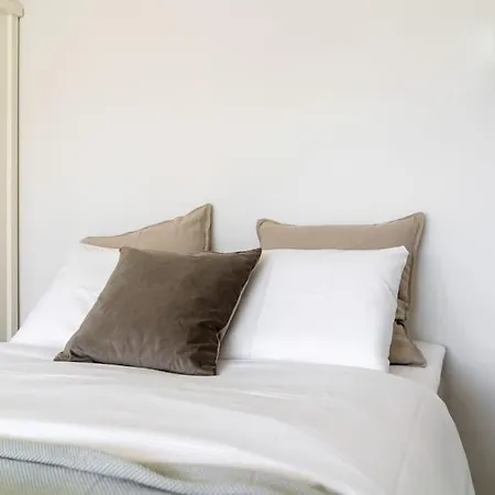 Huoneisto Studio W/ Balcony For 4 *