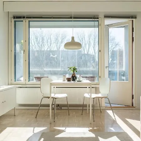 Studio W/ Balcony For 4