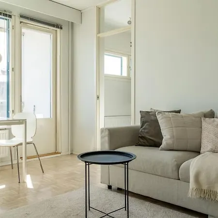 Studio W/ Balcony For 4