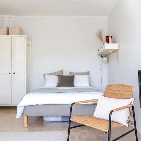Apartment Studio W/ Balcony For 4 *
